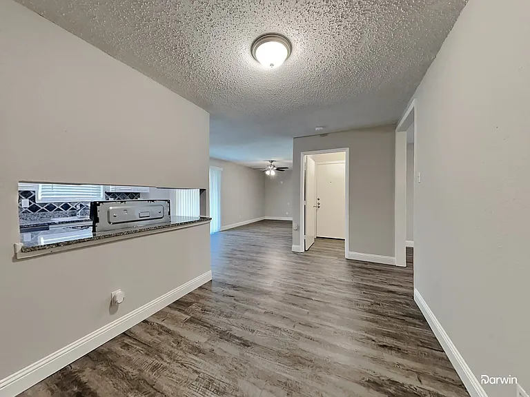4015 Hartford Dr — Photo 6