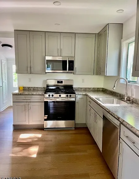 355 Elm St — Photo 6