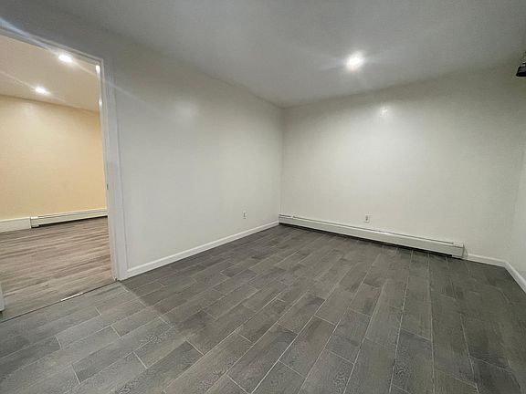 4th image of 7 Murray Dr
