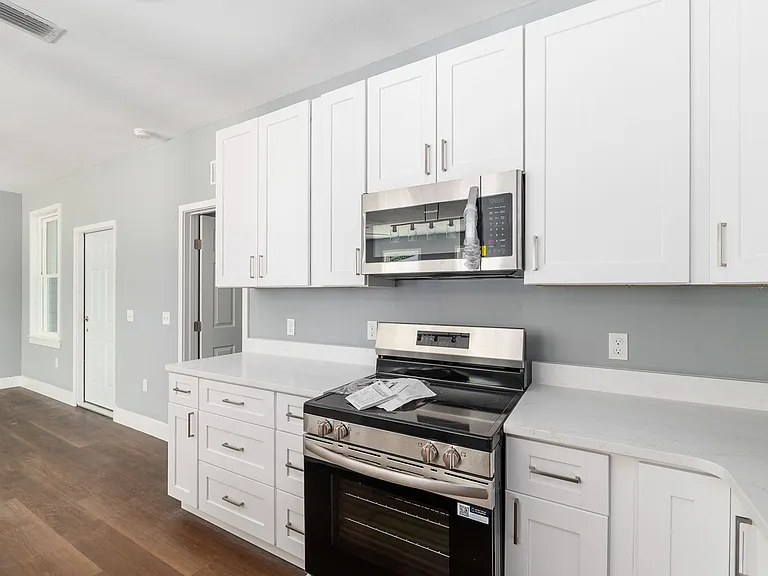 420 NW 3rd Ave — Photo 10