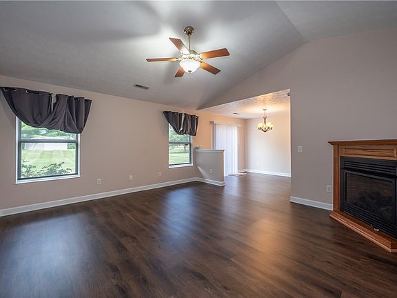 4th image of 1413 Farrington Dr