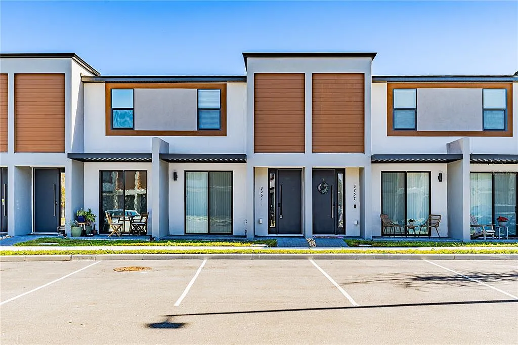 3 bed, 3.0 bath, 1361 sqft, $1,950 — Photo 1