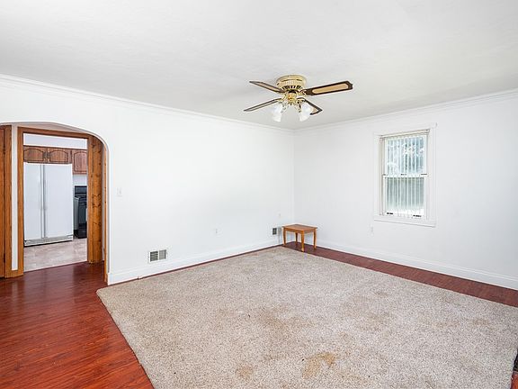 5th image of 10 Evergreen St