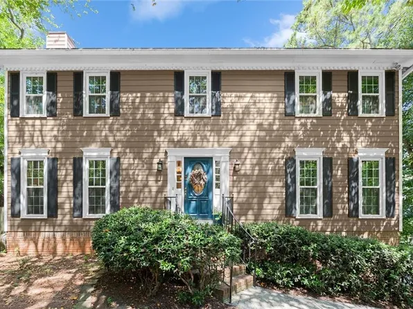 4977 Kings Wood Dr NE, Roswell, GA 30075