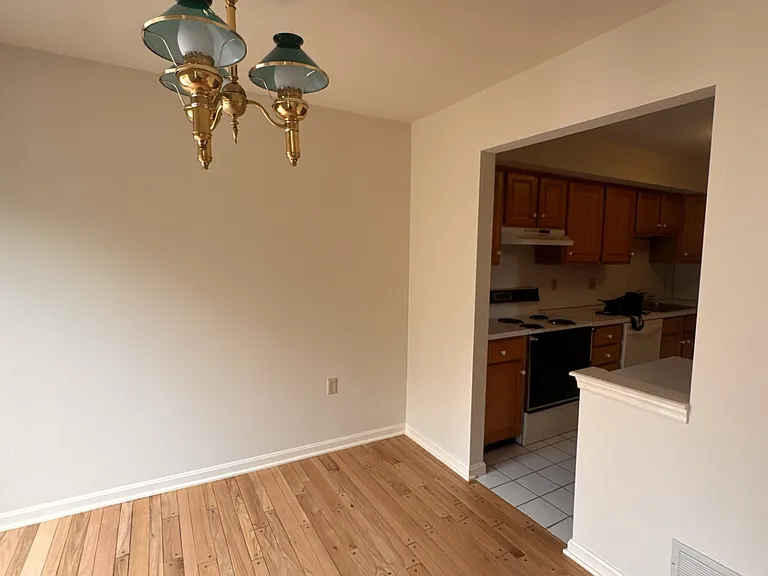 4282 Wimbledon Dr — Photo 3