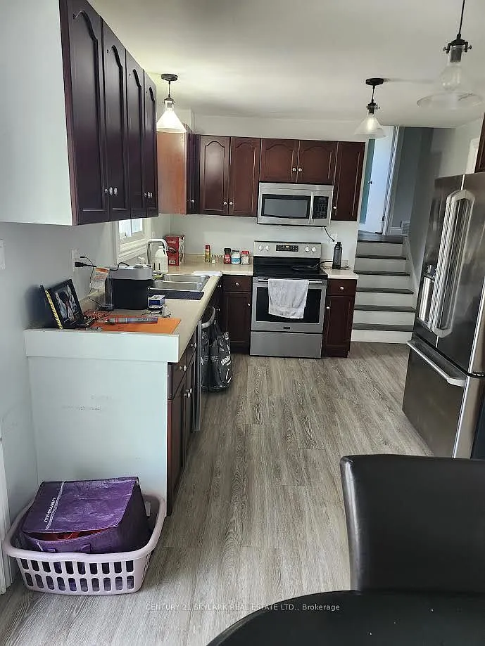 3 bed, $2,400 — Photo 2