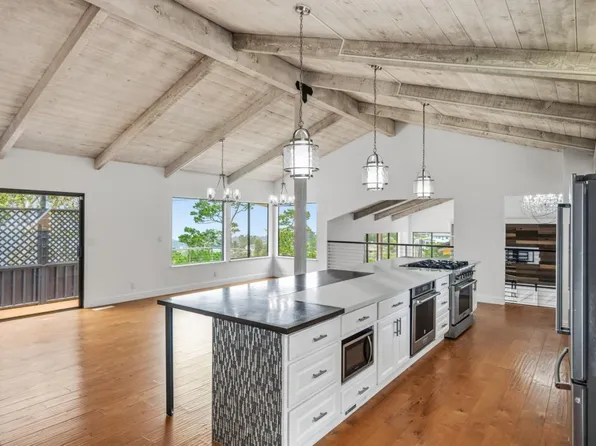 25000 Pine Hills Dr, Carmel, CA 93923