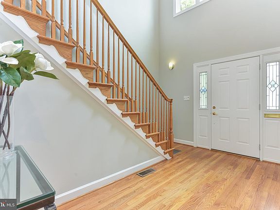 3rd image of 425 E Windsor Ave
