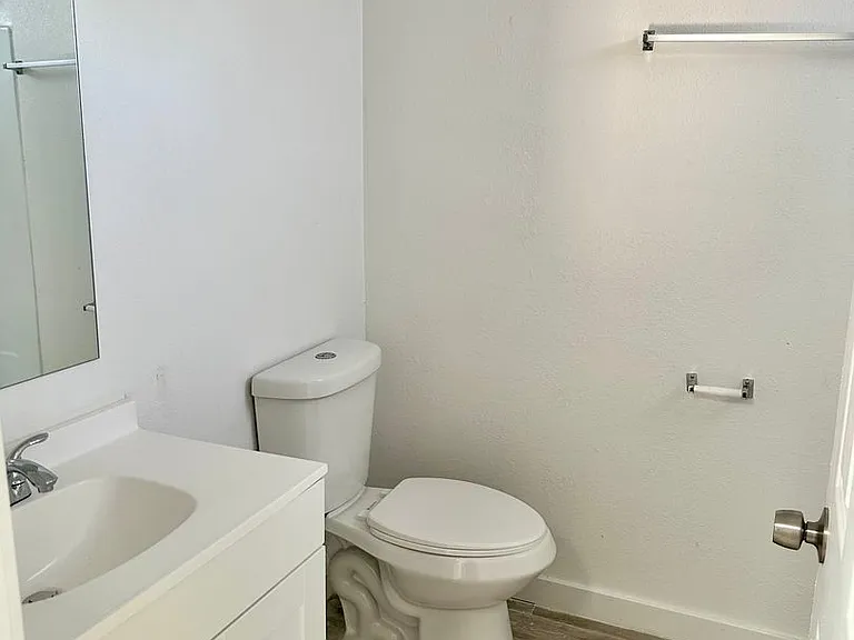 1504 E Indianola Ave — Photo 17