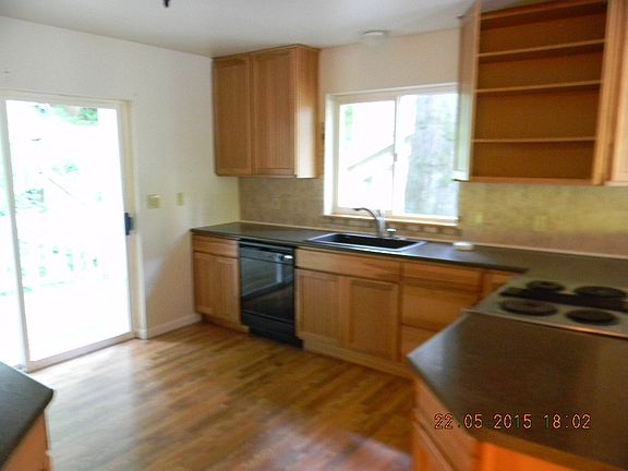 3rd image of 68 Lake Louise Dr