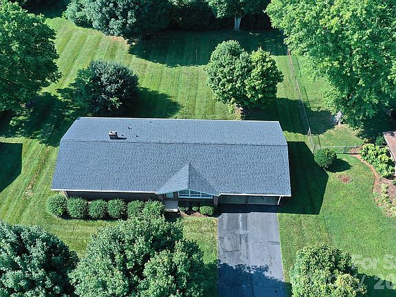 4th image of 1740 23rd Avenue Ln NE