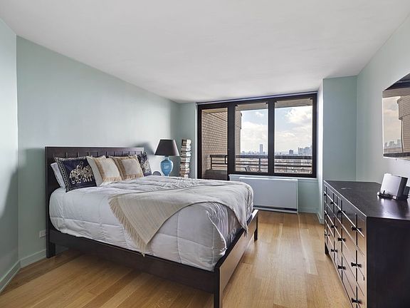 5th image of 330 E 38th St APT 44P