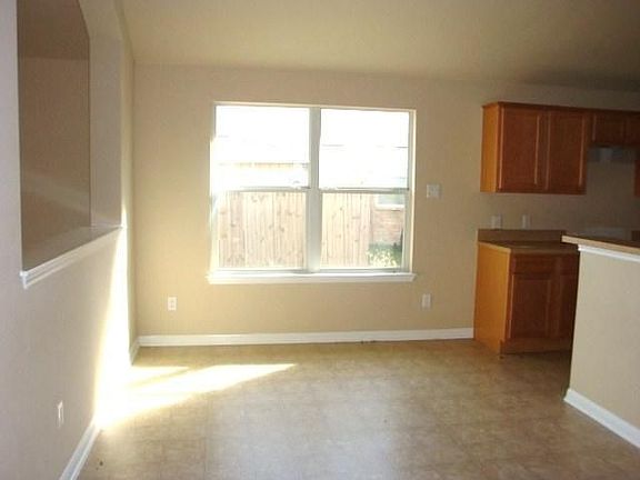 4th image of 18603 Blue Pond Dr