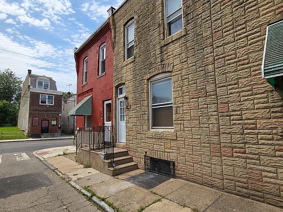 2nd image of 1302 N Farson St