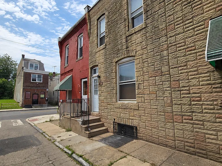 1302 N Farson St — Photo 2