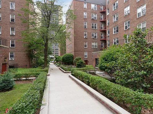 Sold by Century 21 Benjamin Realty | media 31