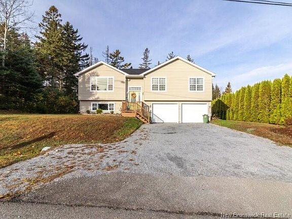 3rd image of 16 Banshee Ct