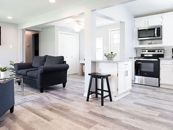 3rd image of 227 Bramblebrae Dr