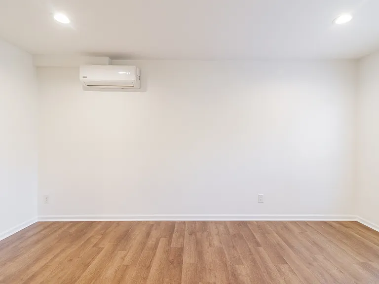 929 Cantwell St — Photo 10