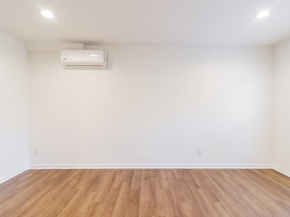 1st image of 929 Cantwell St #6