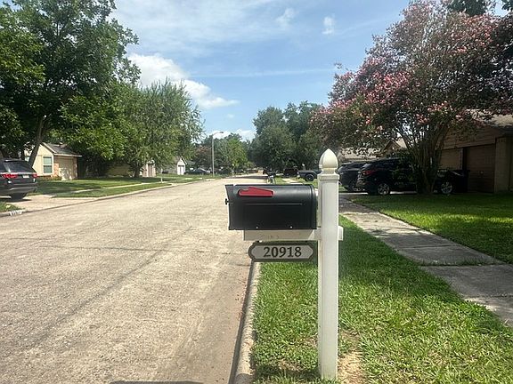 2nd image of 20918 Rivershadows Ln