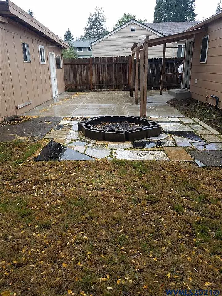 658 Browning Avenue South - 1 — Photo 4