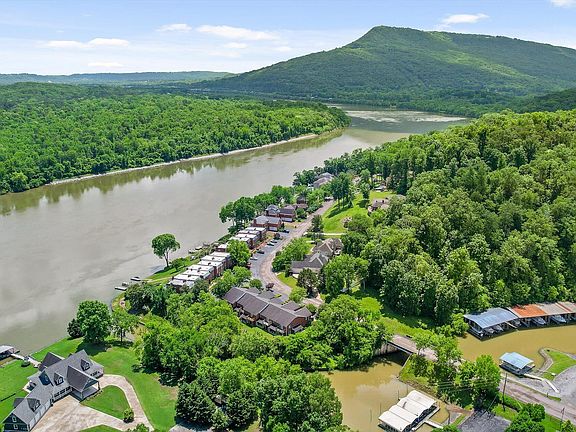 5th image of 3190 Waterfront Dr