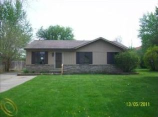 574 Hartland St, Troy, MI 48083