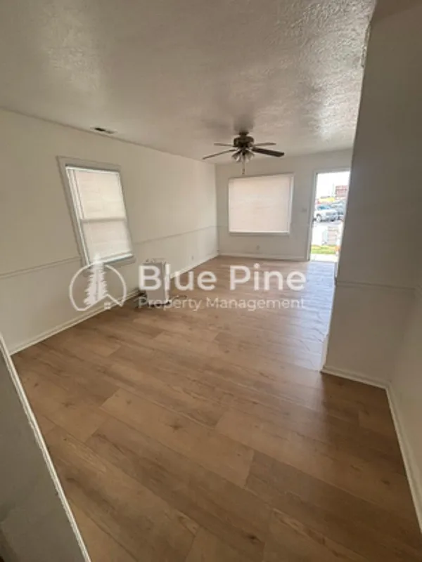 2 bed, 1.0 bath, 975 sqft, $925 — Photo 3