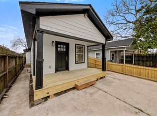 219 E James St, Baytown, TX 77520