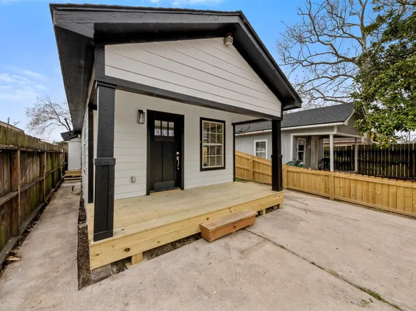 219 E James St, Baytown, TX 77520