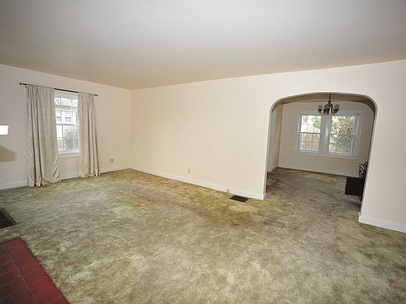 3rd image of 122 W 24th St