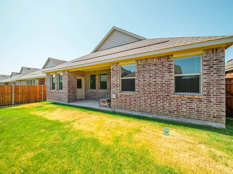 5929 Priory Dr — Photo 19