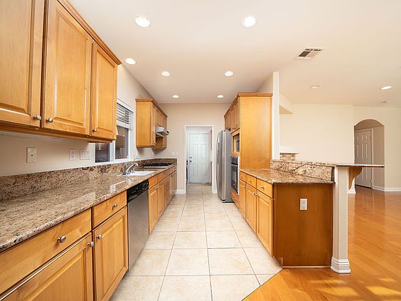 3rd image of 3523 Willow Glen Ln