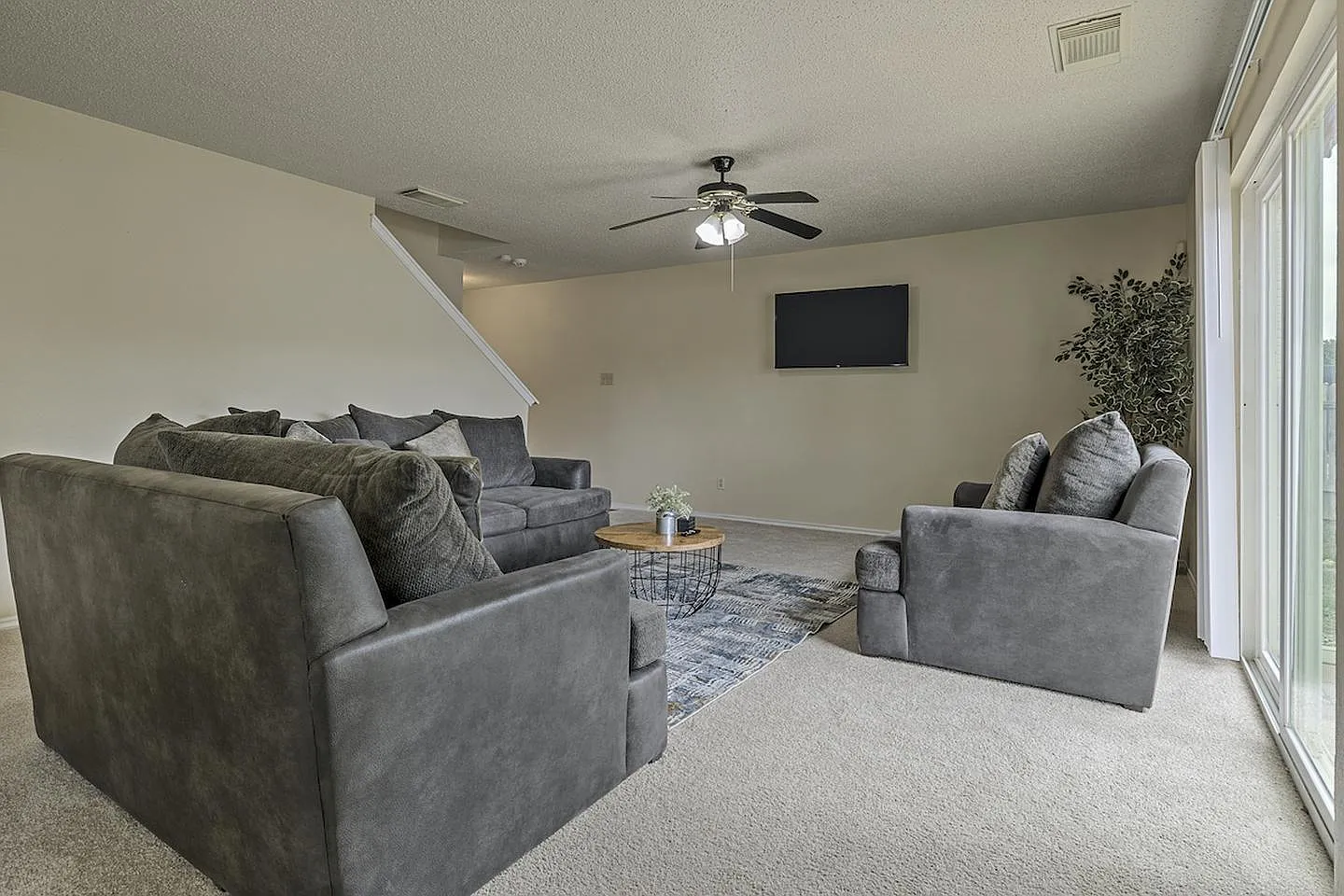 Charming 5-Bedroom Home in a Prime San Antonio Location! — Photo 4