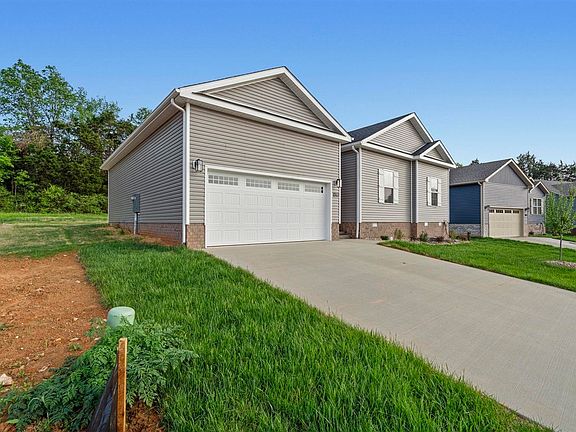 3rd image of 1090 Melody Ave