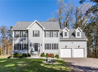 11 Old School House Rd, Clinton, CT 06413