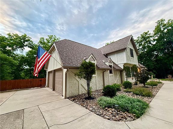 3rd image of 1911 NW Wildwood Ct