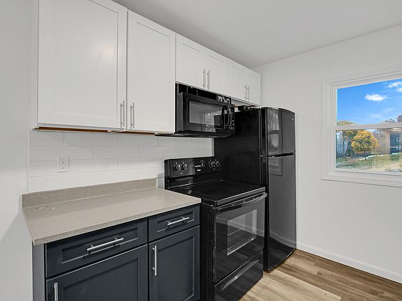 3rd image of 337 Sheffield Ave APT A