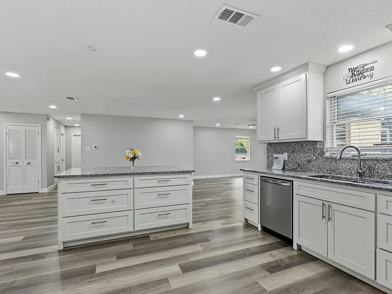 1732 Sheffield Pl — Photo 9