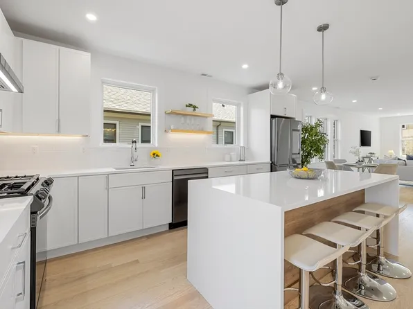 39 Seven Pines Ave #39, Cambridge, MA 02140