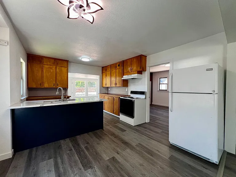 808 S 17th Ave — Photo 5