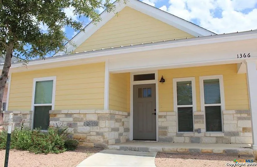 2 bed, 1179 sqft, $1,875 — Photo 2