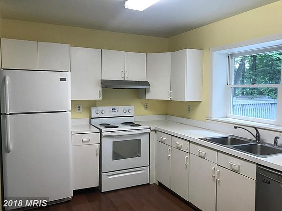 4th image of 3611 Hill St