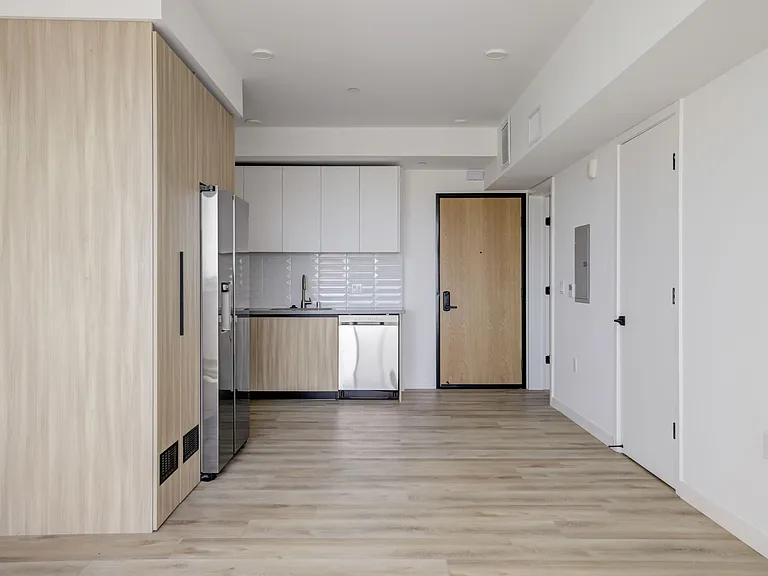 Fairfax Apartments — Photo 74