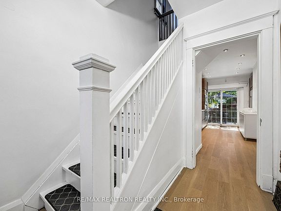 3rd image of 7 Sykes Ave