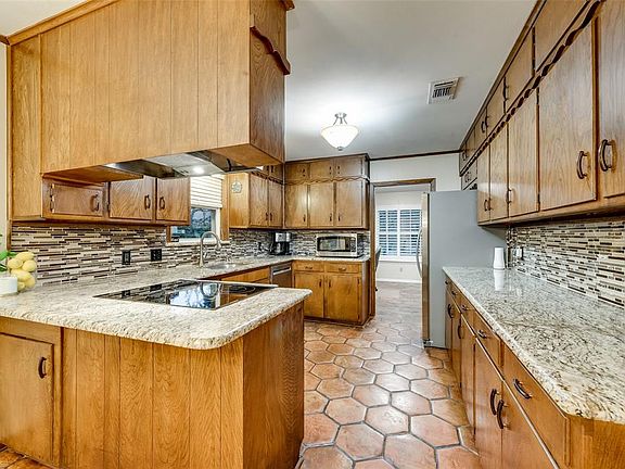 5th image of 4608 Circleview Ct W
