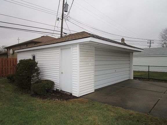 5th image of 25335 Collingwood St