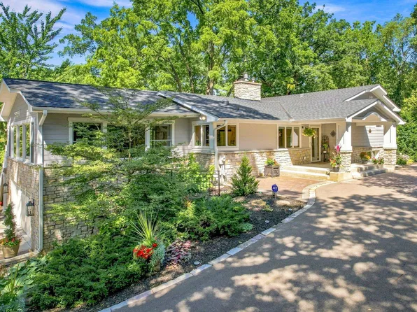 111 Teresa Dr, West Saint Paul, MN 55118