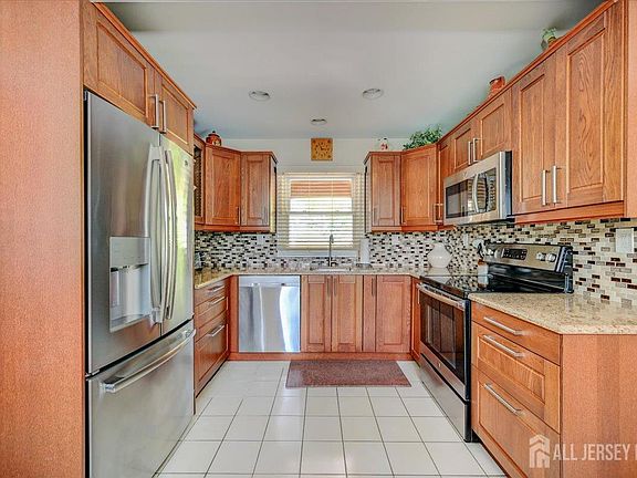 2nd image of 28 Morningside Dr